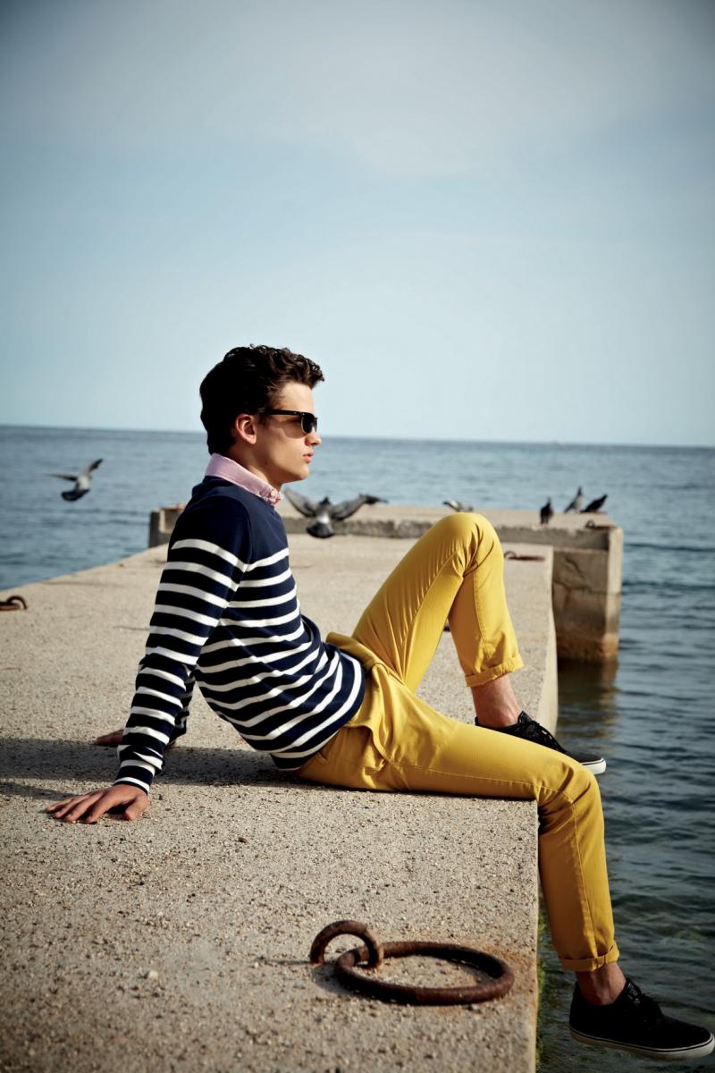 Свитер Mauro Grifoni, Рубашка Aquascutum, Чинос Love Moschino, Ботинки Generic Surplus, Очки Police, Mauro Grifoni, Aquascutum, Love Moschino, Generic Surplus, Police
