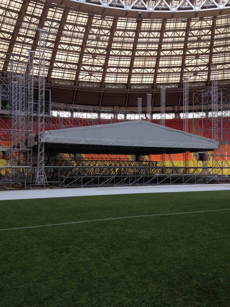Red Hot Chili Peppers в Москве, MF Group, Концерт Red Hot Chili Peppers в Москве