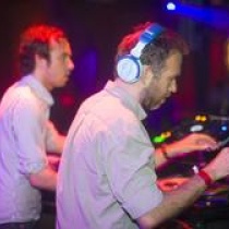 dj - 2 Many DJs