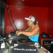 dj - Miss Grooves
