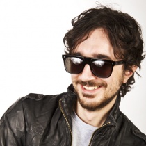 dj - LEON