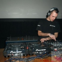 dj - D-Force