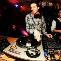 dj - Ryan D