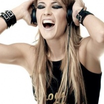 dj - Julia Carpenter