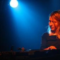 dj - Clara Moto