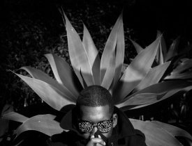 С помощью Red Bull Music Academy, электронный авантюрист Flying Lotus создал новое потрясающее аудиовизуальное шоу, основанное на его странной и прекрасной музыке. Flying Lotus, Red Bull Music Academy, Strangeloop, Timeboy, Until The Quiet Come