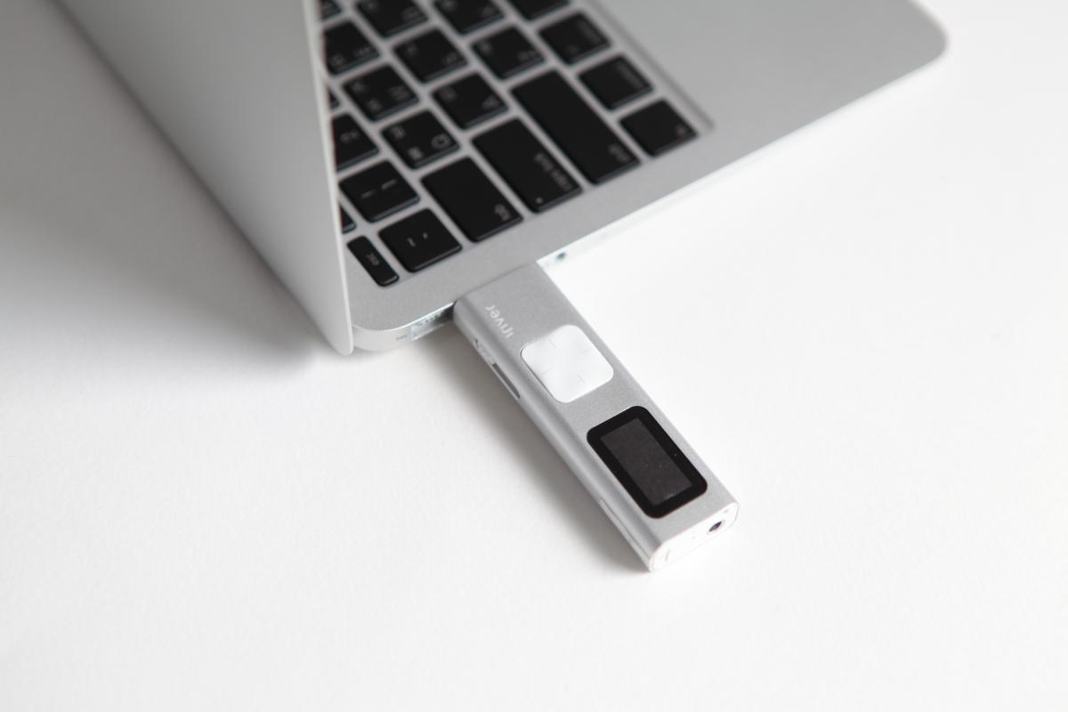 iriver t9, iriver t9 4gb, iriver t9 не включается,	плеер iriver t9, mp3 плеер iriver t9, прошивка iriver t9, iriver t9 не заряжается, iriver t9 тест, iriver t9 обзор, как включить iriver t9, mp3 плеер iriver t9