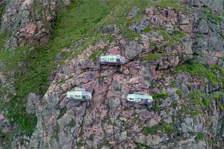 3048420-slide-s-2-sleep-on-the-side-of-a-mountain-in-these-vertigo-inducing-pods.jpg