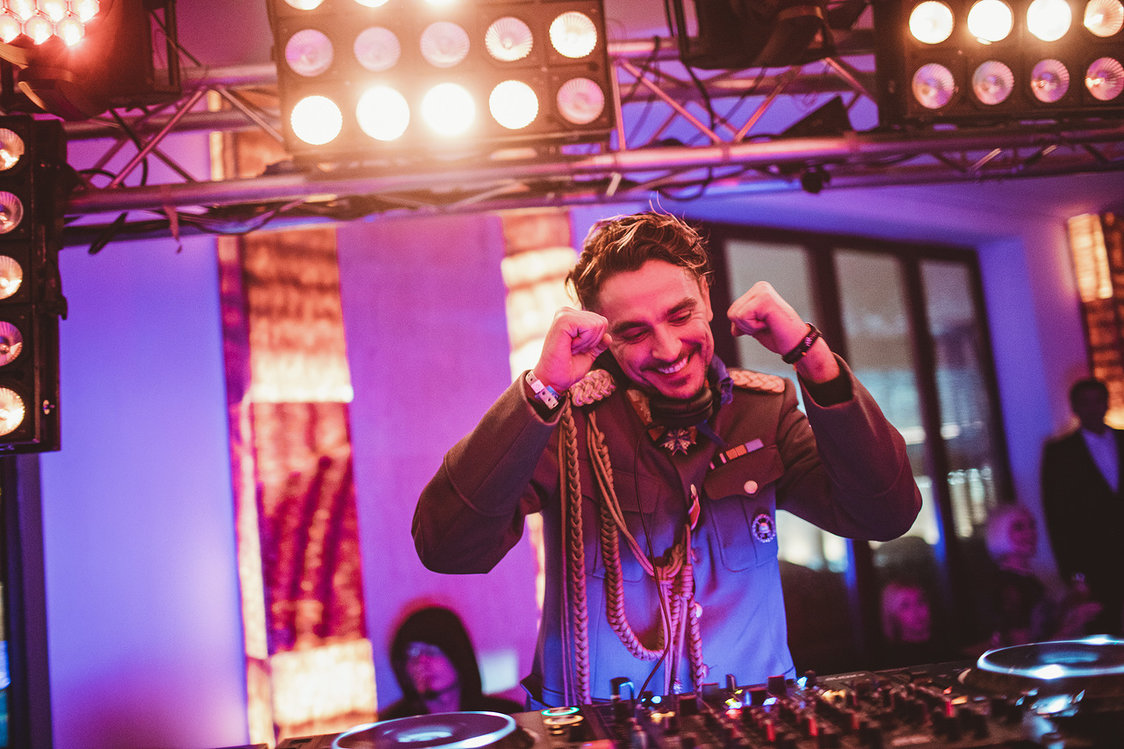 dj.jpg