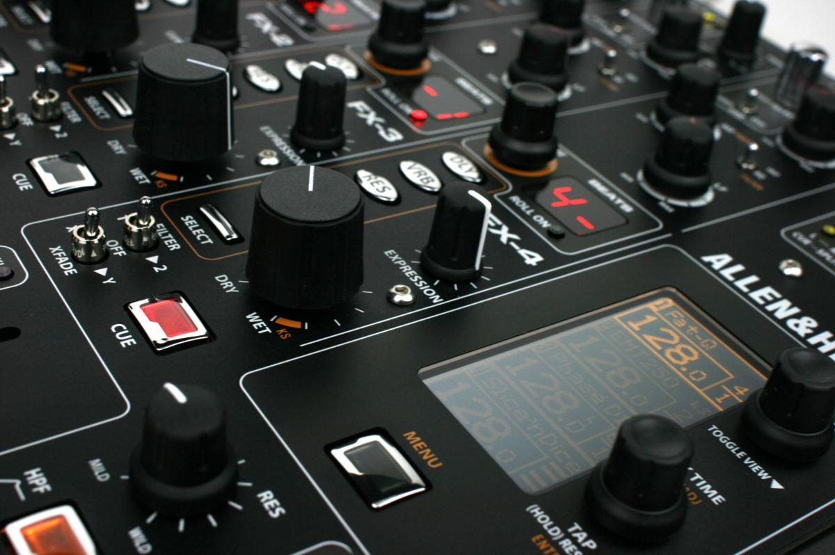 микшеры allen heath, Allen & Heath Xone DB4, xone db4, микшеры, dj микшер, микшер звука, звуковой микшер, микшер громкости, подключение микшера, аудио микшеры, микшер пульт, микшер музыки, музыкальный микшер, лучший микшер, диджейский микшер, диджей микшер, студийный микшер, профессиональный микшер, описание микшера, какой микшер лучше, обзор микшеров, купить dj микшер