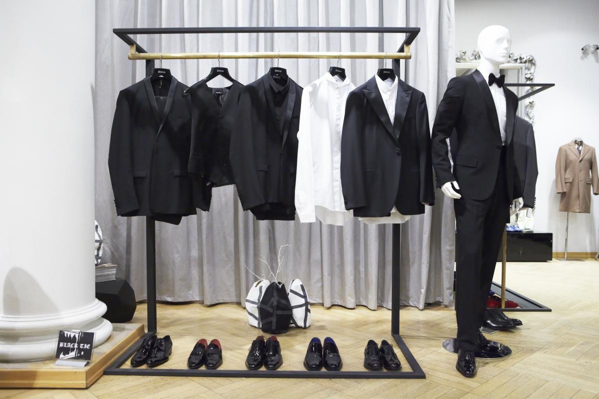 PODIUM BLACK TIE ZONE