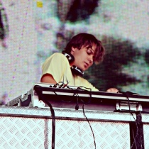 dj - Broken Toy