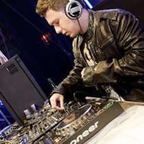 dj - Arctic Moon