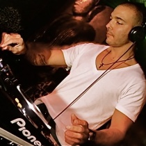 dj - Vertical Smile