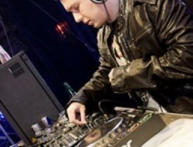 dj - Arctic Moon