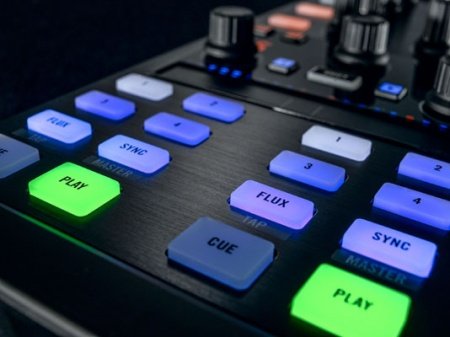 TRAKTOR KONTROL X1 MK2 от Native Instruments